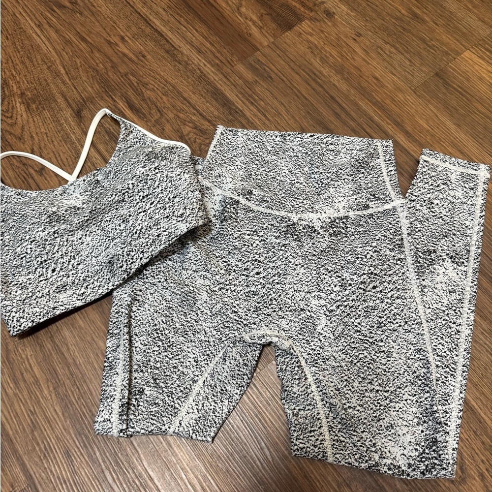 P'tula Monochrome Speckled Activewear